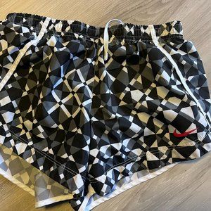 Nike Girls Shorts 10/12